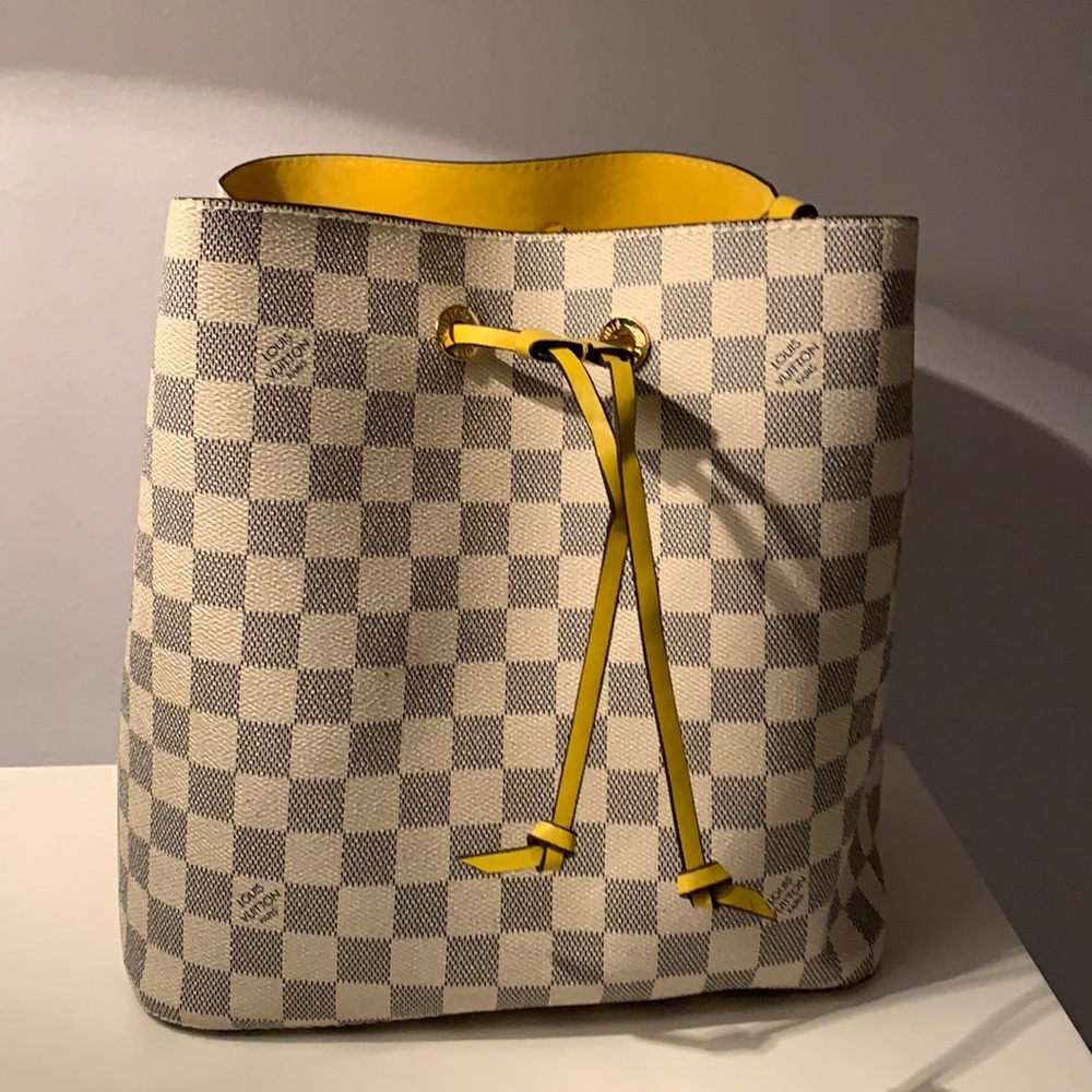 Brand new Louis Vuitton bag with shoulder strap.